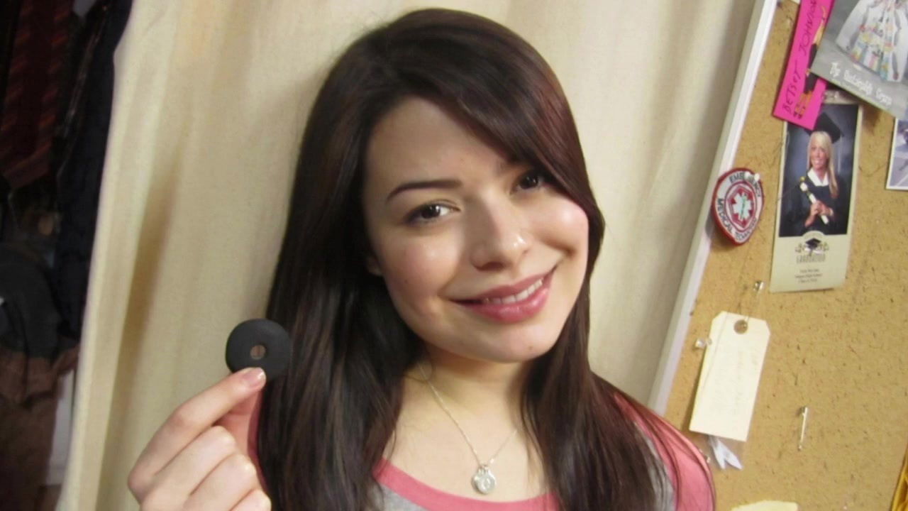 Miranda Cosgrove jerk off challenge