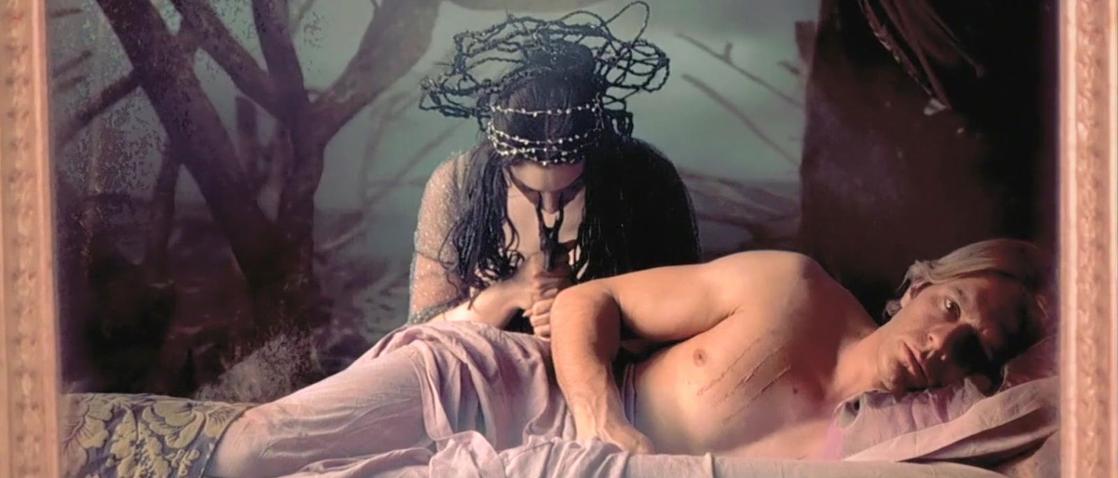 Brotherhood of the Wolf (2001) Monica Bellucci