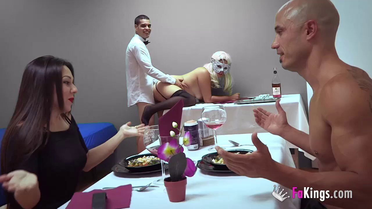 Stunning Victoria Resa has a great time during a kinky game