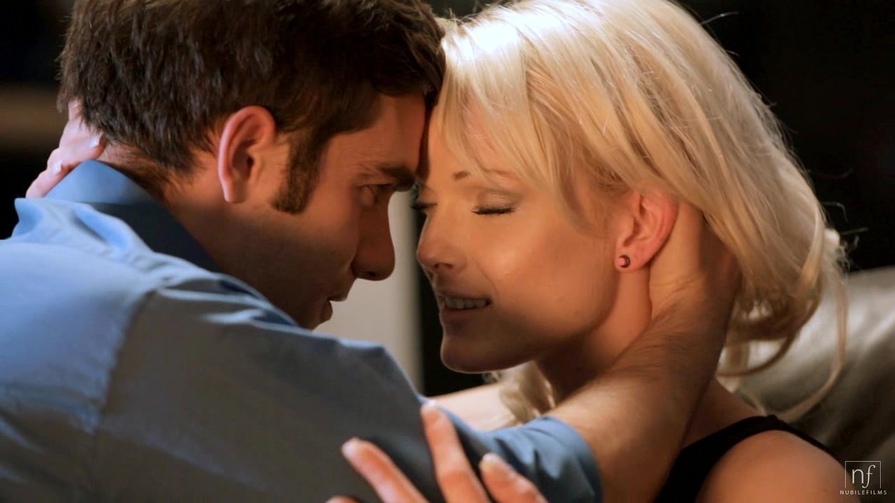 Slender blonde Zoey Paige fucking with long