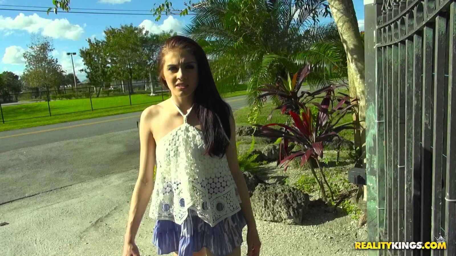 Pounding Kandi Quinn and creaming her on her knees