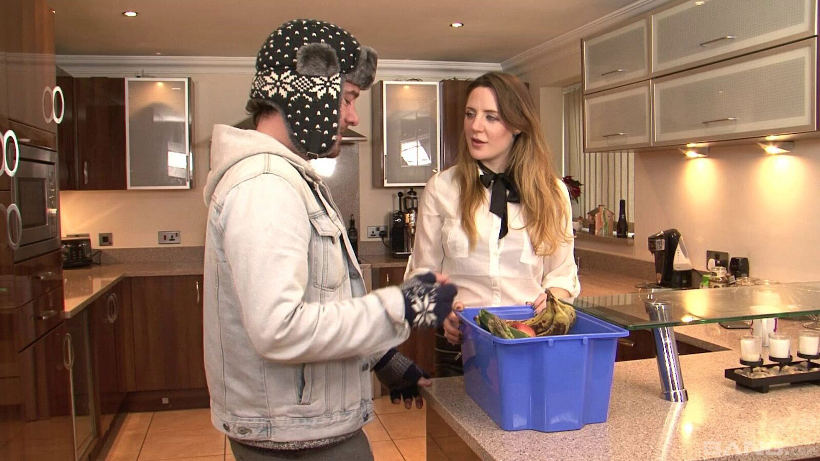 Sexy Samantha receives doggy humping middle kitchen