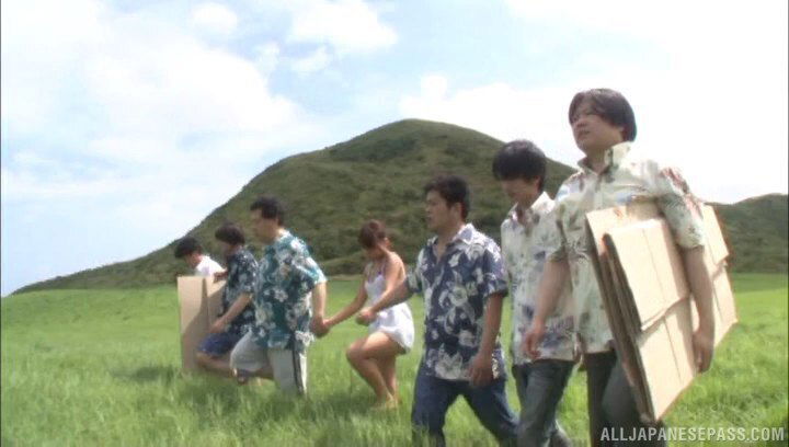 Outdoors ganbang treatment attractive chick Hasegawa