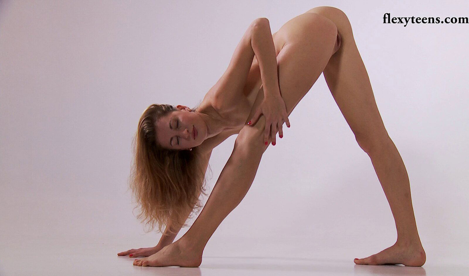 Skinny and fit Russian babe Ira Najdenko strips down