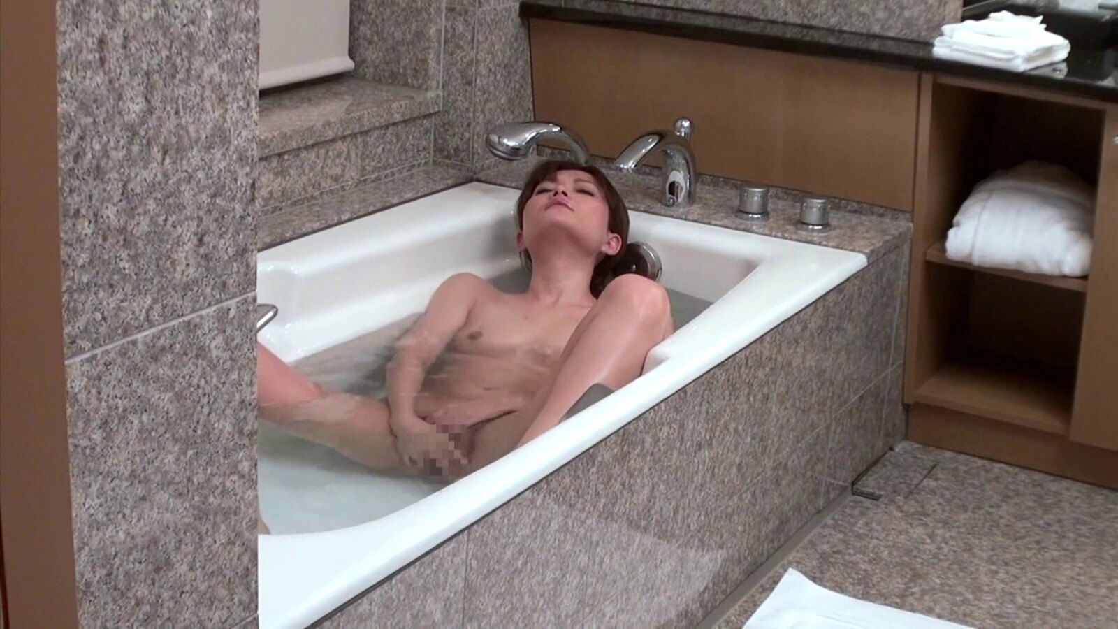 Japanese solo model Rin Ninomiya strips down and takes a bath