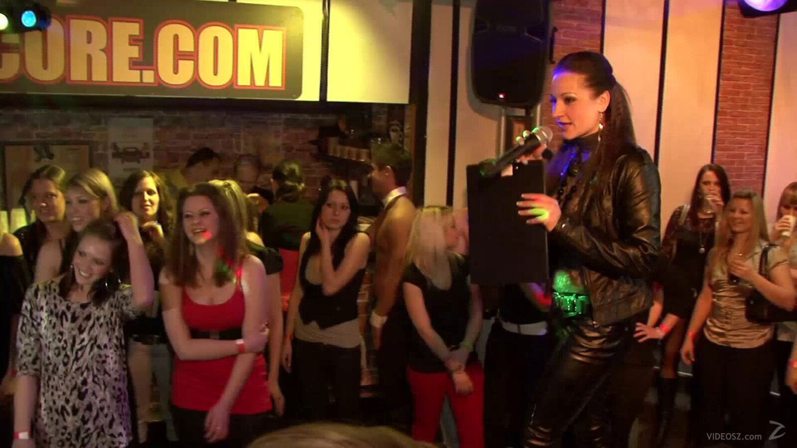 Amateur cowgirl flaunting her nice tits at wild club party