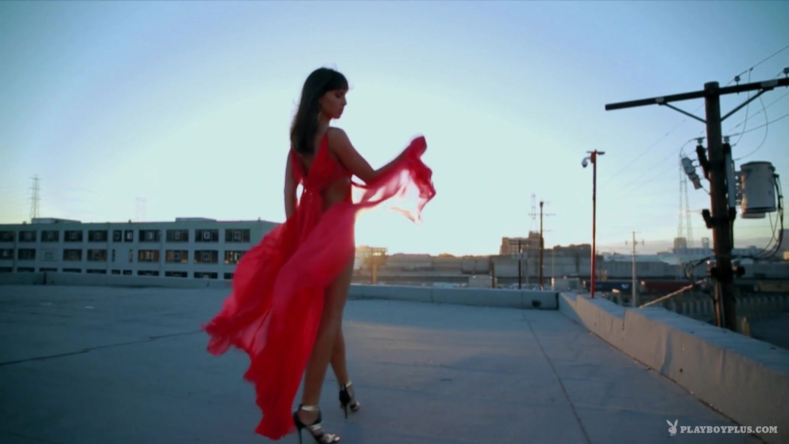 Sexy Brittny Ward gets naked outdoors erotic shoot