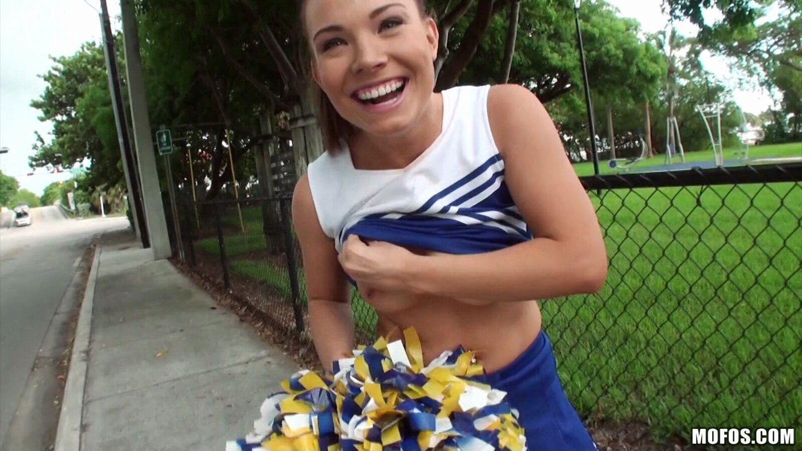 Kinky cheerleader Tiff Bannister blows and gets her twat slammed