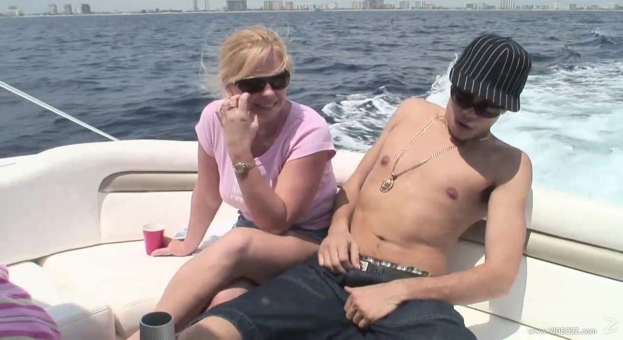 Ardent cock-riding scene boat with big-assed Cameron Keys