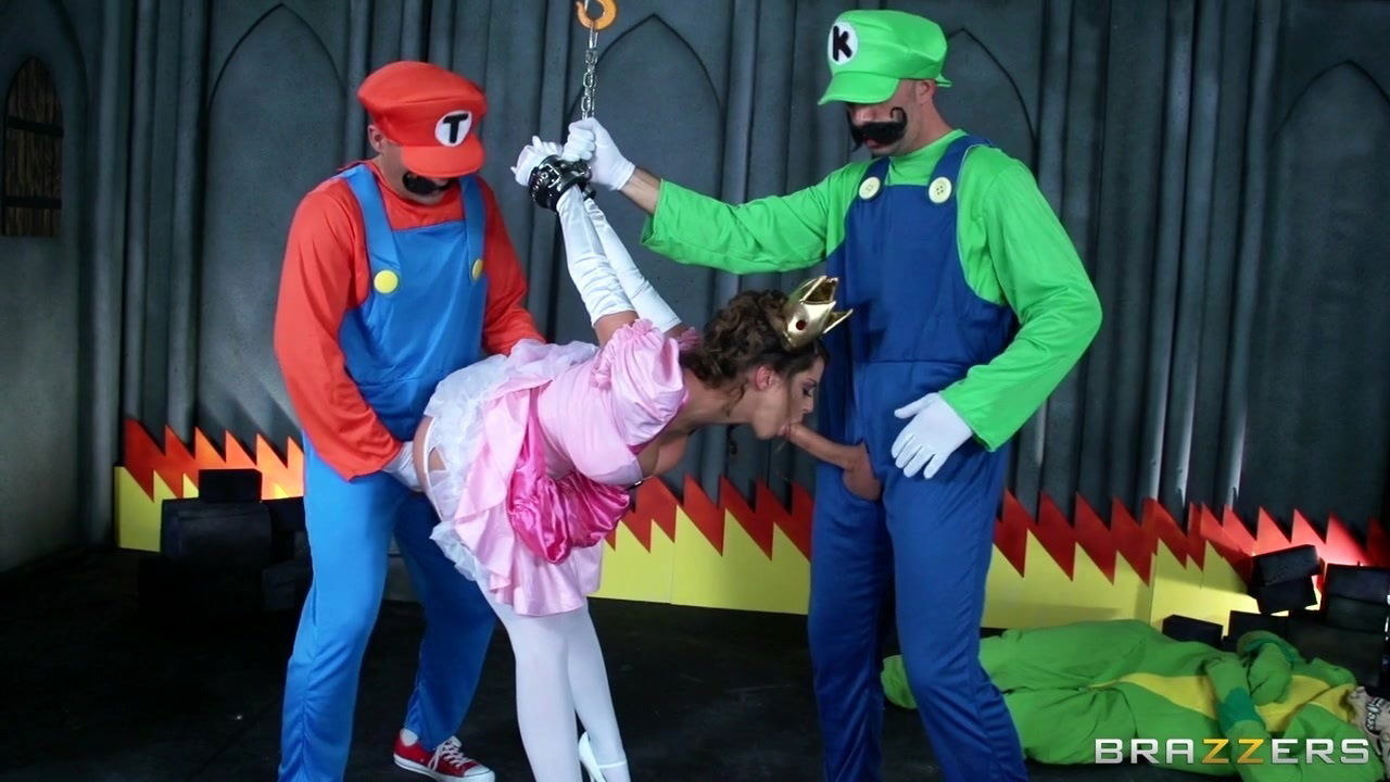 Mario Luigi naild Princess Peach threesome
