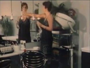 CC E 513 Lesbian salon