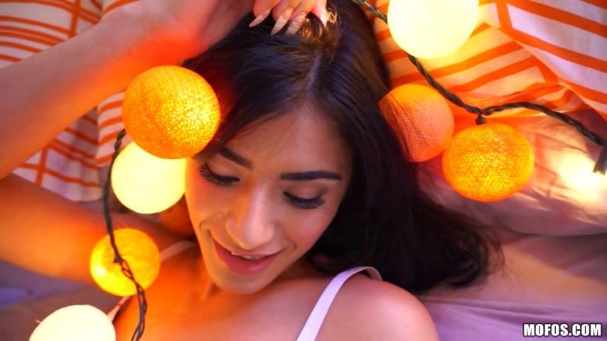 Gorgeous Latina Cindy Cruz wants it so gentle