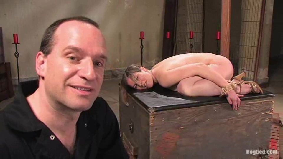 Arched sex slave Lindsey Grant gets her twat dildoed