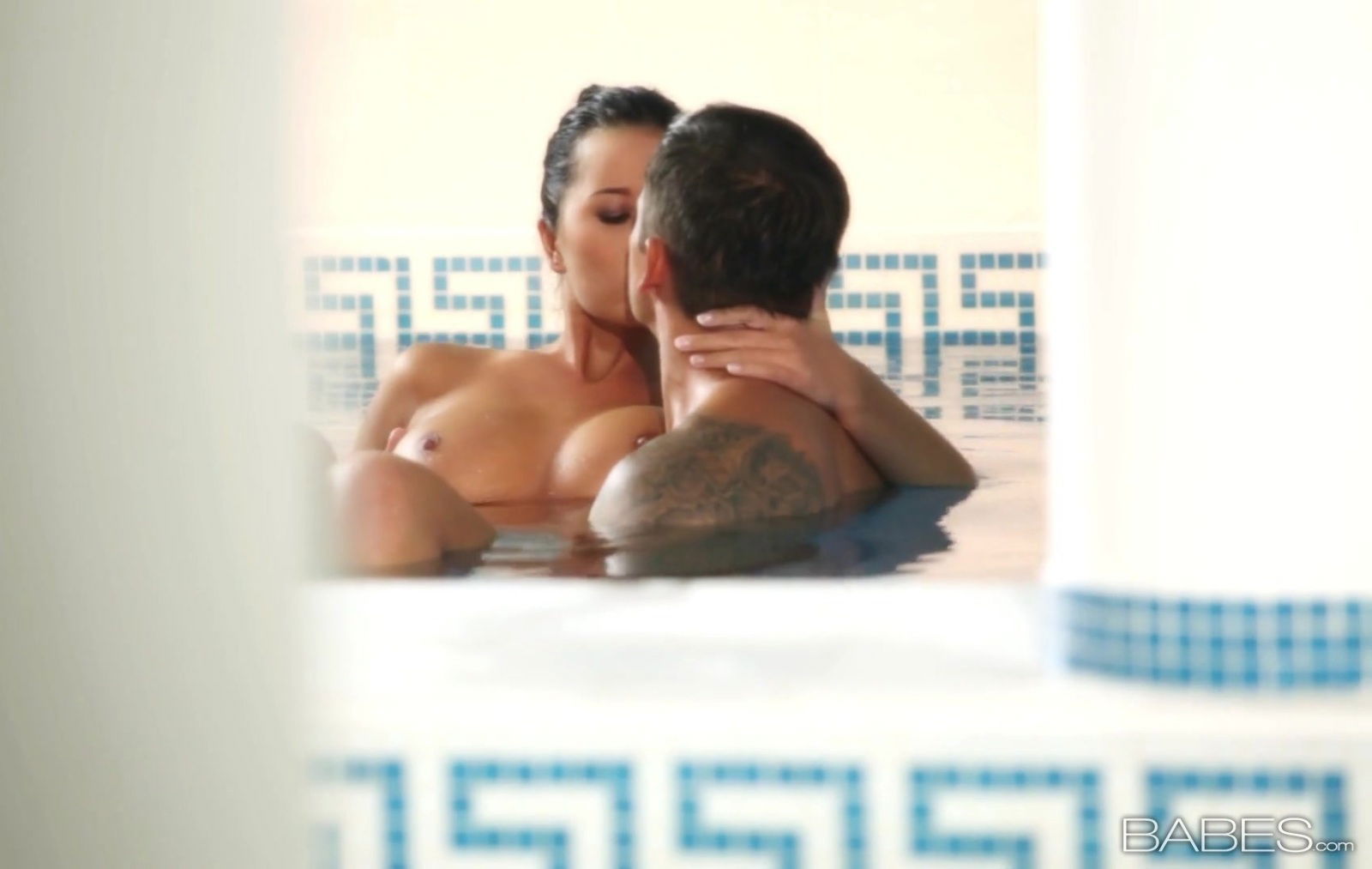 Poolside with charming beauty Manarote