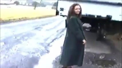 Exhib Girl Flashing in Cat And Outdoor VR88