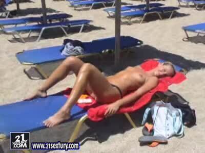 Holiday season over lusty blondie Sandy