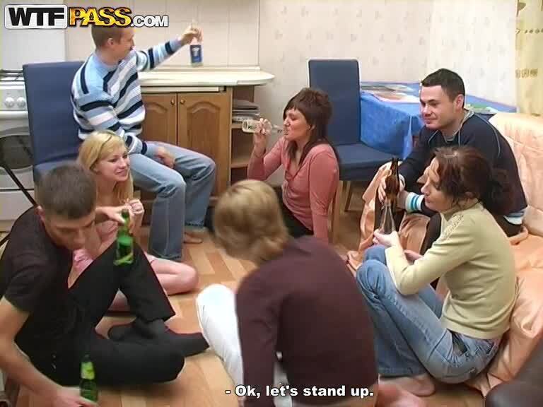 Dark-haired girl gives a blowjob and gets fucked doggy style