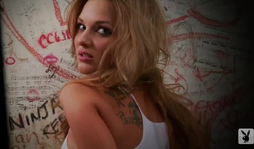 Daniella Mugnolo having nude photoset