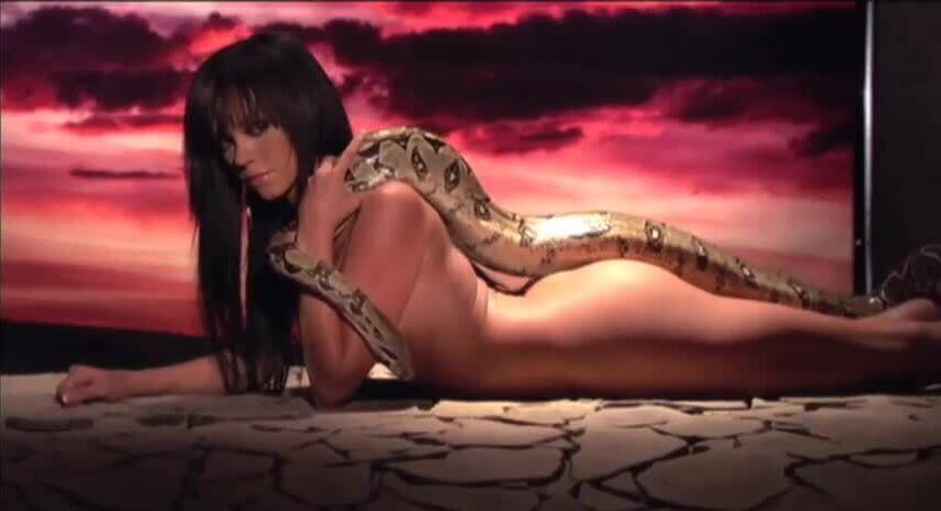 A Hot Tease From Valerie Mason And Her Pet Snake