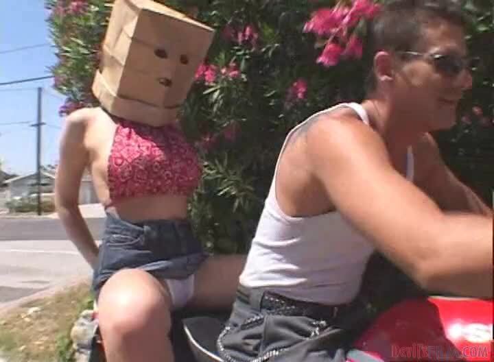 Julie Robbins sexy girl with package head gets threesomed