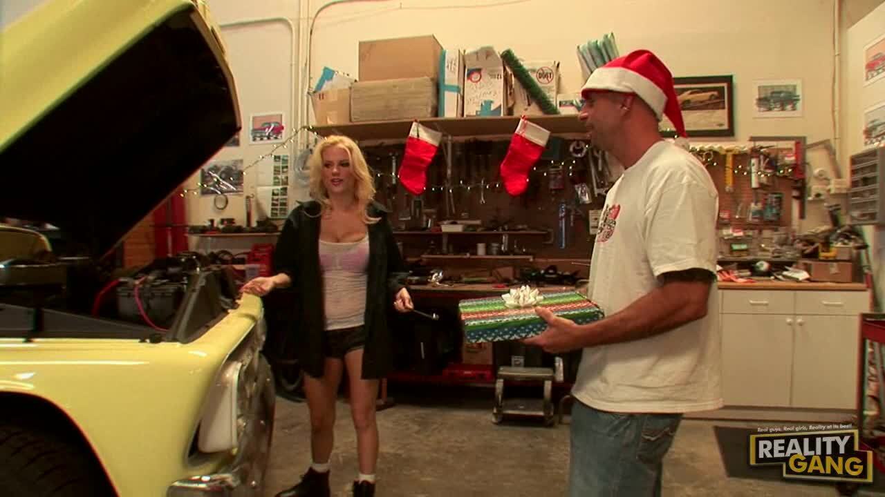 Haley Cummings Gets Xmas surprise video!