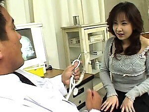 Nanami Komachi Asian Girl shows boobs doctor examining