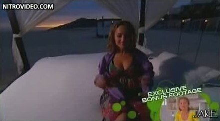 Busty Italian Celeb Giada De Laurentiis Shows Her Super Sexy Cleavage
