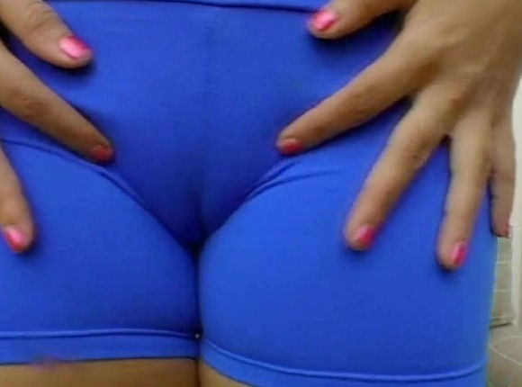 Cherry Poppens Shows Her Camel Toe