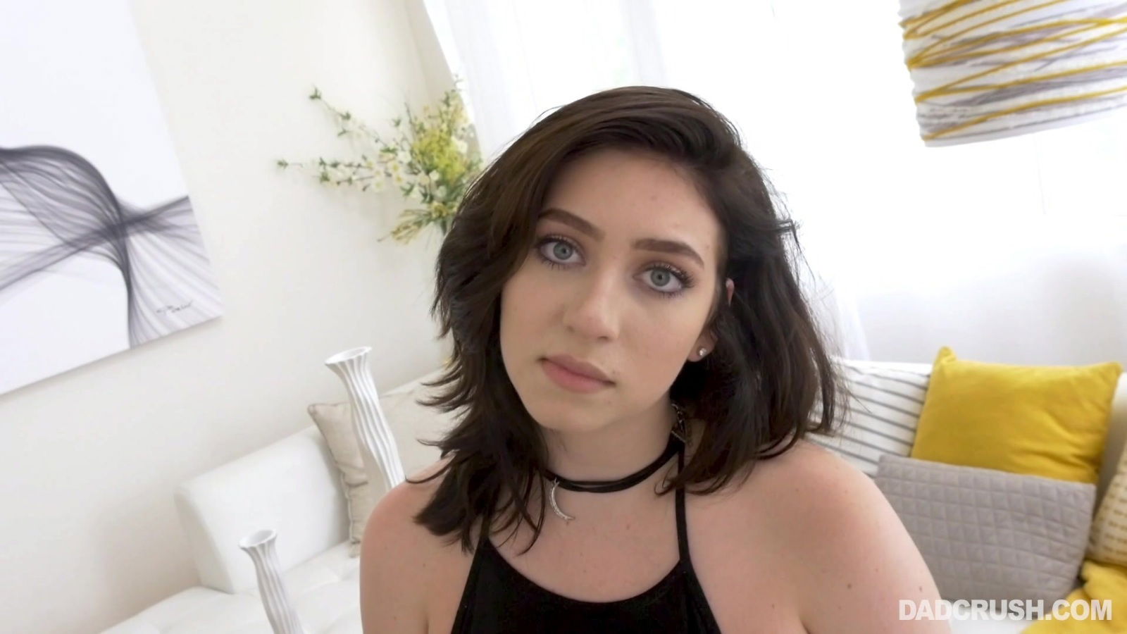 Amilia Onyx cannot resist man's pulsating pleasure