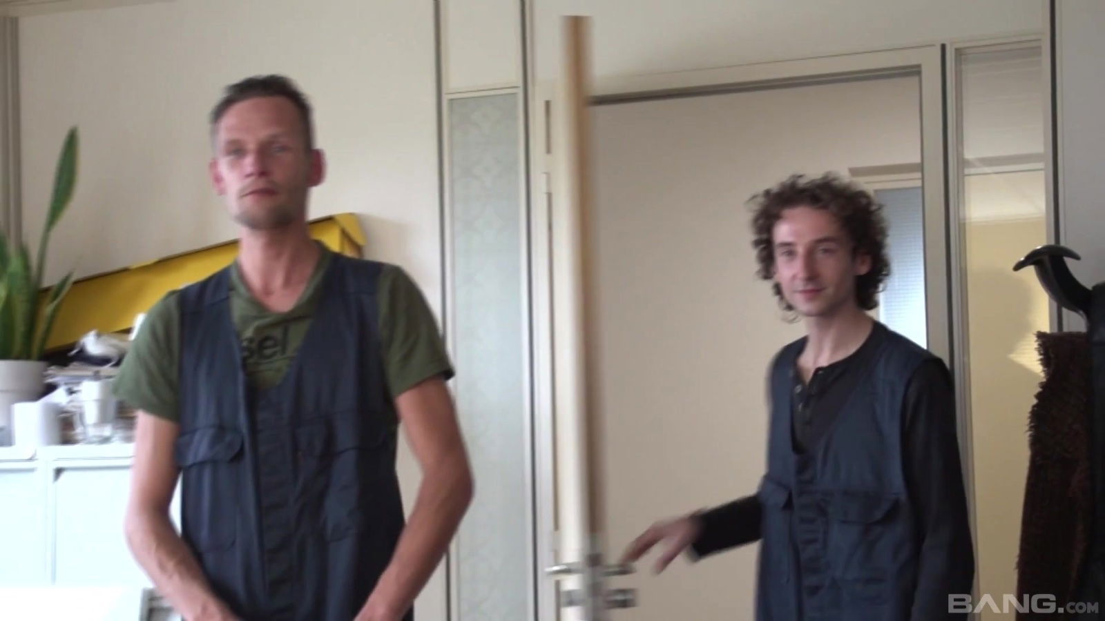 Vera Delightful seduces a couple of men for a quick threesome