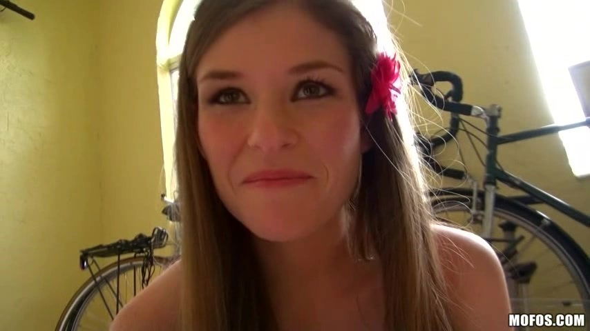 Laura Brooks masturbates with her toys in solo clip