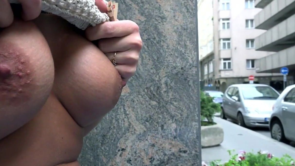 Busty Samantha Blaze filmed when dealing money