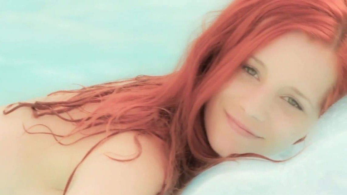 Underwater posing busty Ariel