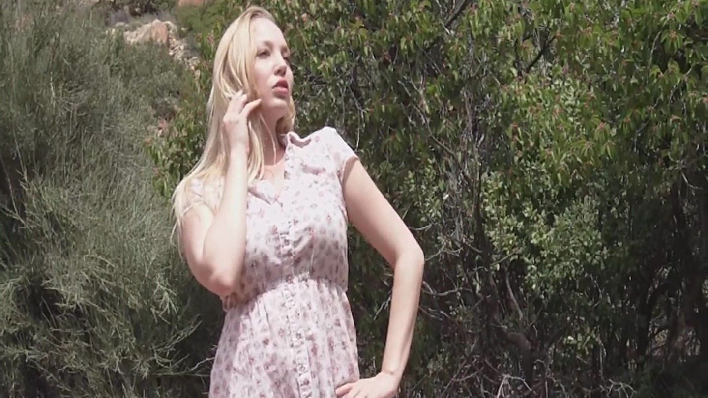 Carlotta Champagne posing in outdoor solo