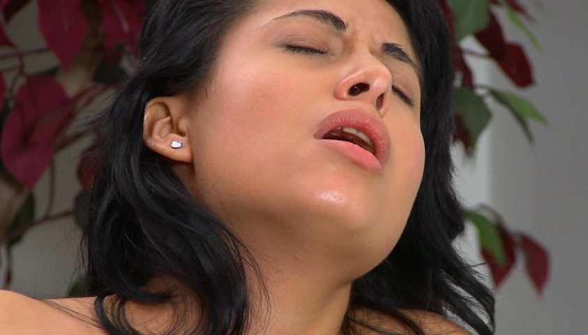 Beautiful lady Lilly Evans playing with her pussy