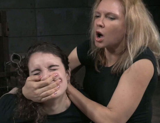 Submissive hoe Endza Adair loves having her pussy played with