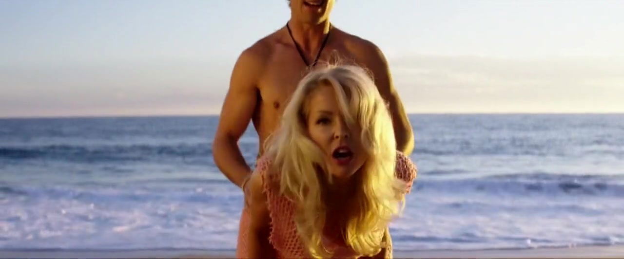 Lyndsy Fonseca, Paget Brewster - Down Dog s01e01 (2015