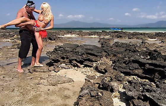 Diana Gold Enjoys Volcano/Diana Gold