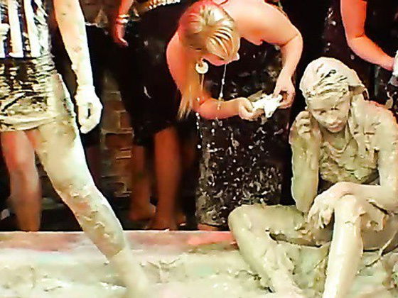 SIMONE SHINE VS. MILA DARK