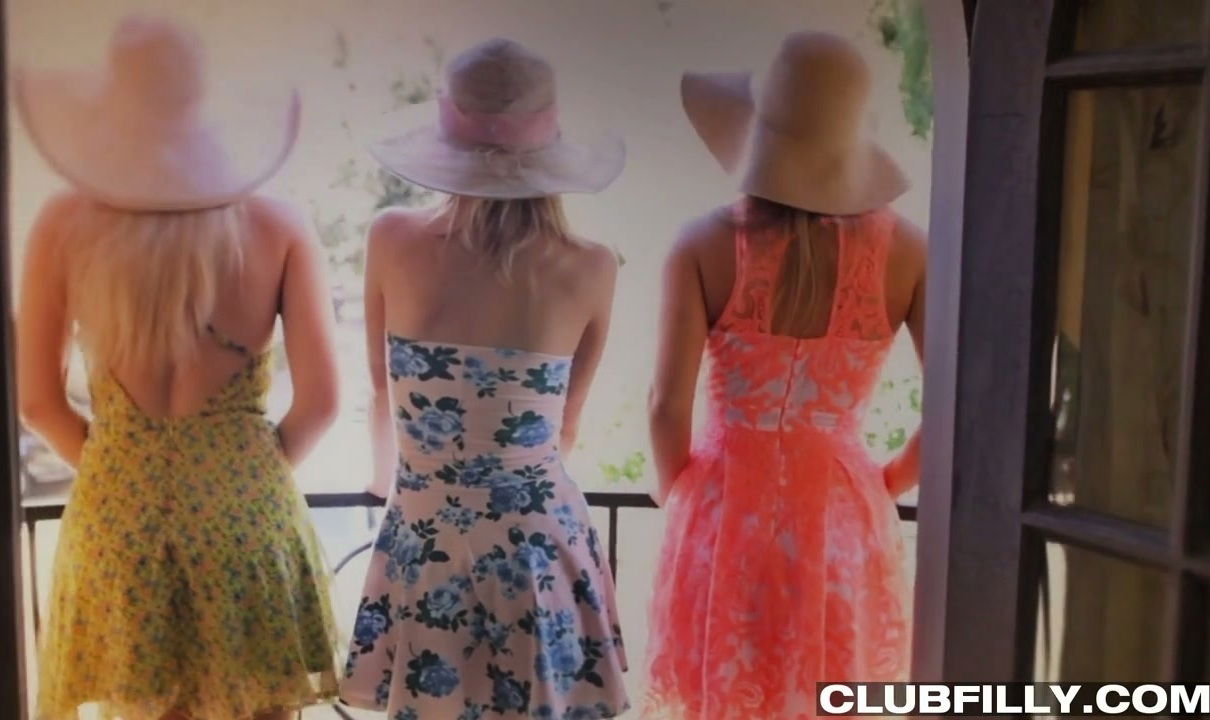 Light haired Catie Parker goes wild while masturbating juicy pussy