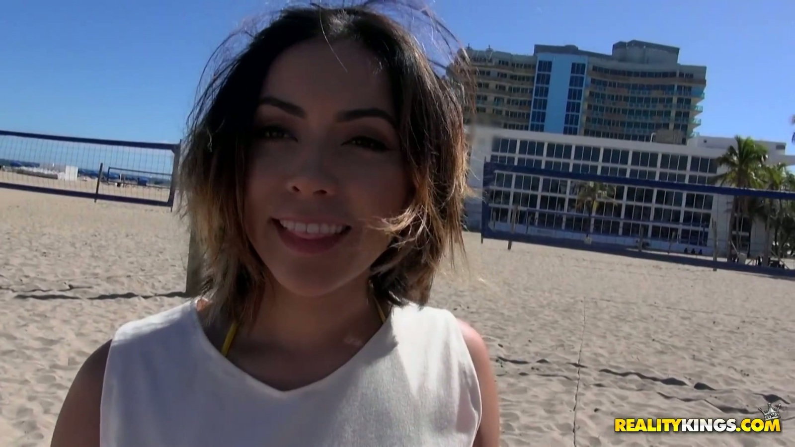 Tanned hottie Trixie screwed cherry