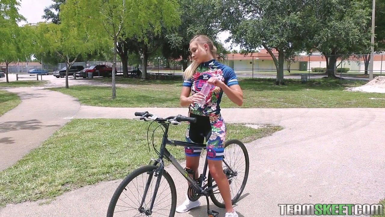 Sexy with great body Avalon Heart nailed eager masseur