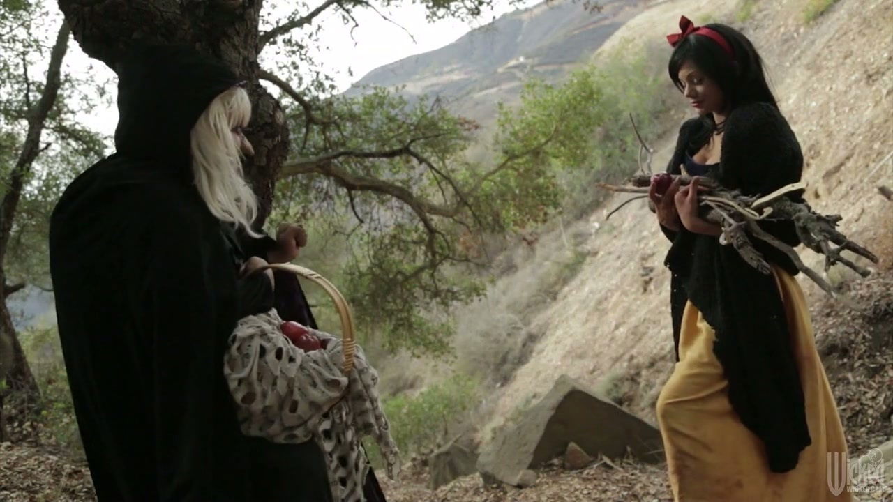 Sexy Snow White Riley Steele fucks seductive queen