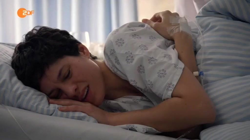 Jasmin Gerat, Jella Haase & Nadeshda Brennicke - The Team Episode 05 (2015)