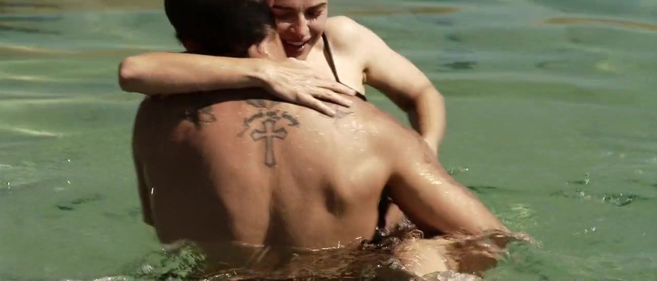 Kasia Smutniak - Allacciate le cinture (2014)