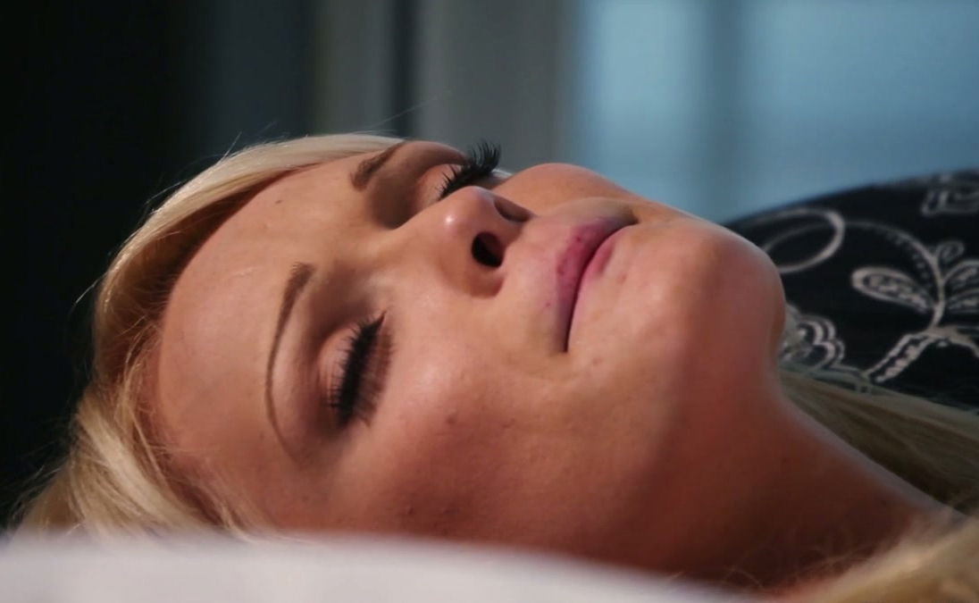 Lustful blonde beauty Zoey Paige gets muff polished fucked