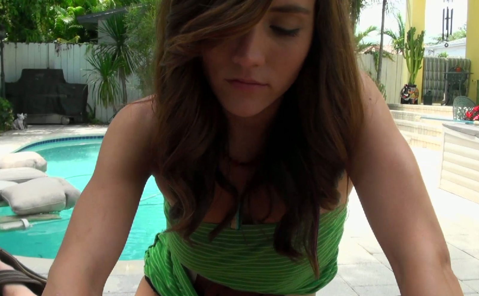 Spicy hot gal Alice Hatter gives her lover one hell of a blowjob