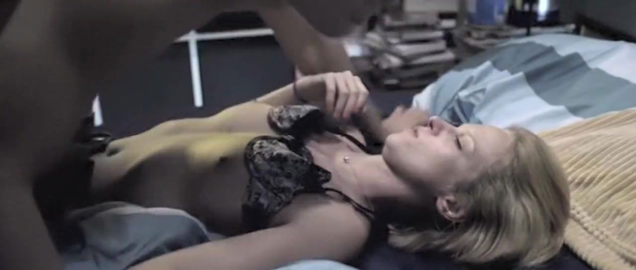 Marta Nieradkiewicz in 'Plynace Wiezowce' (2013)