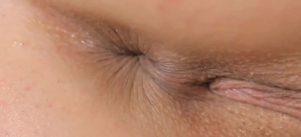 Gorgeous leggy chick shoves long dildo in her asshole