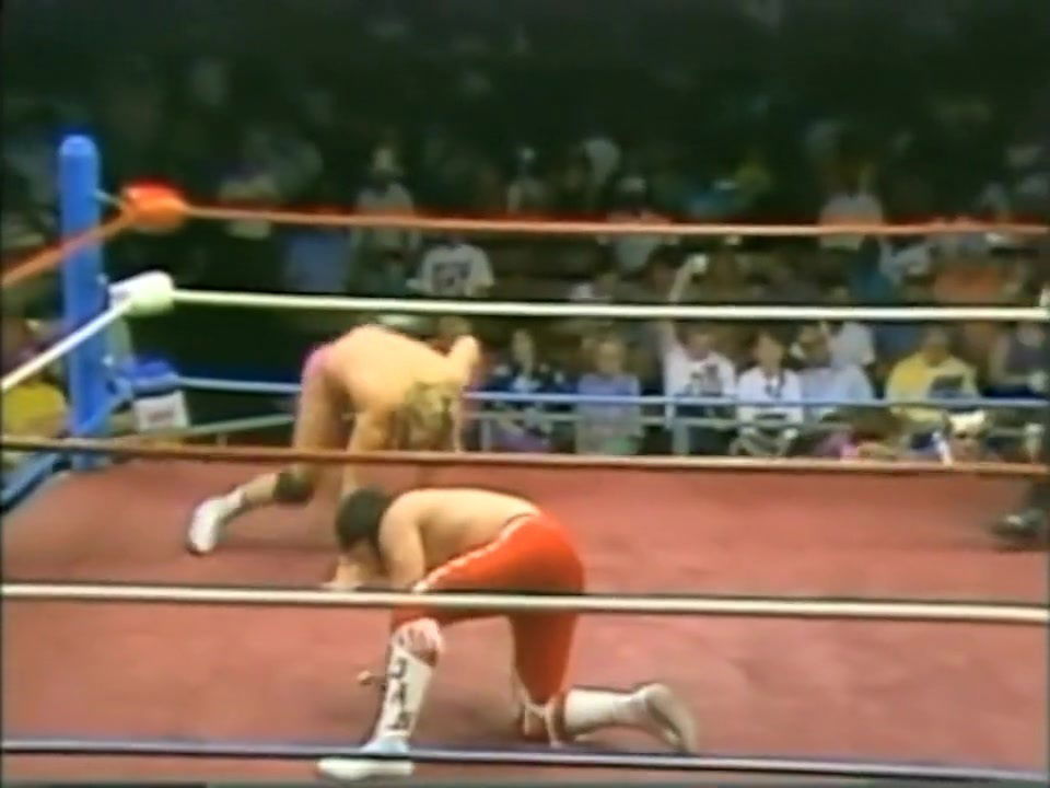 Chaz vs Dapper Dan :Hot Wrestling